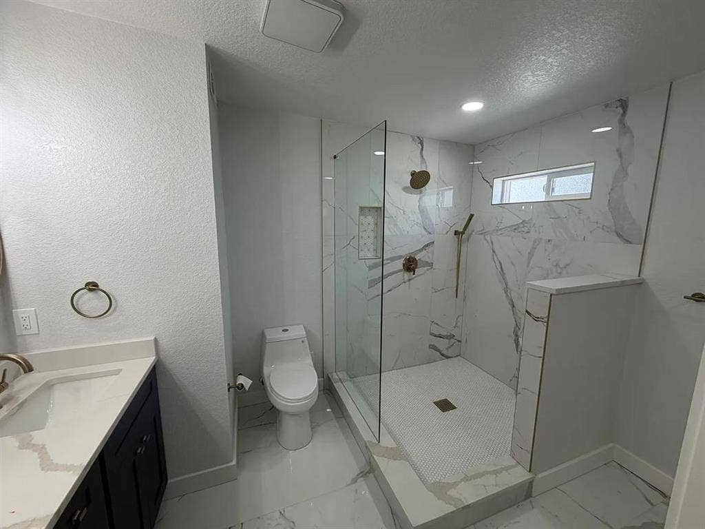 New Listing *Utilities included*