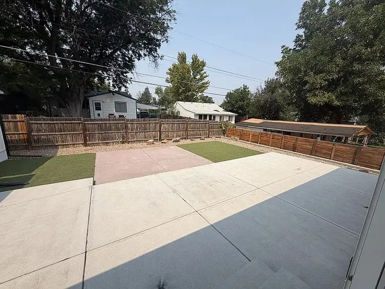 New Listing *Utilities included*