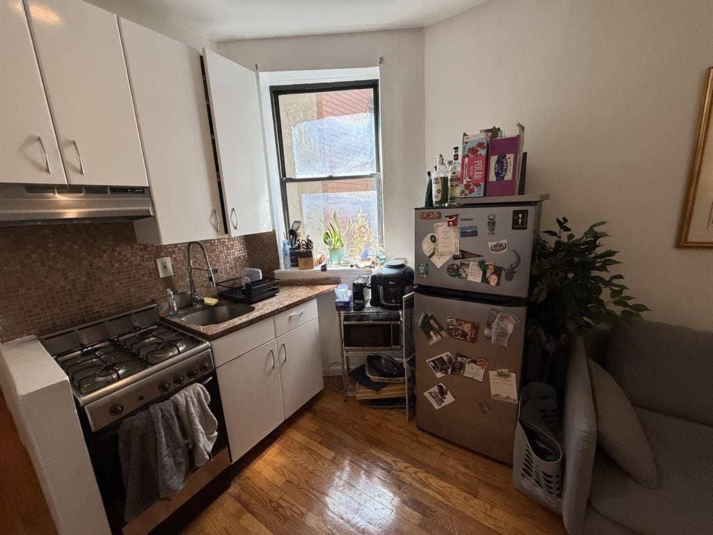 One room in true 2 bed/1 bath in EV