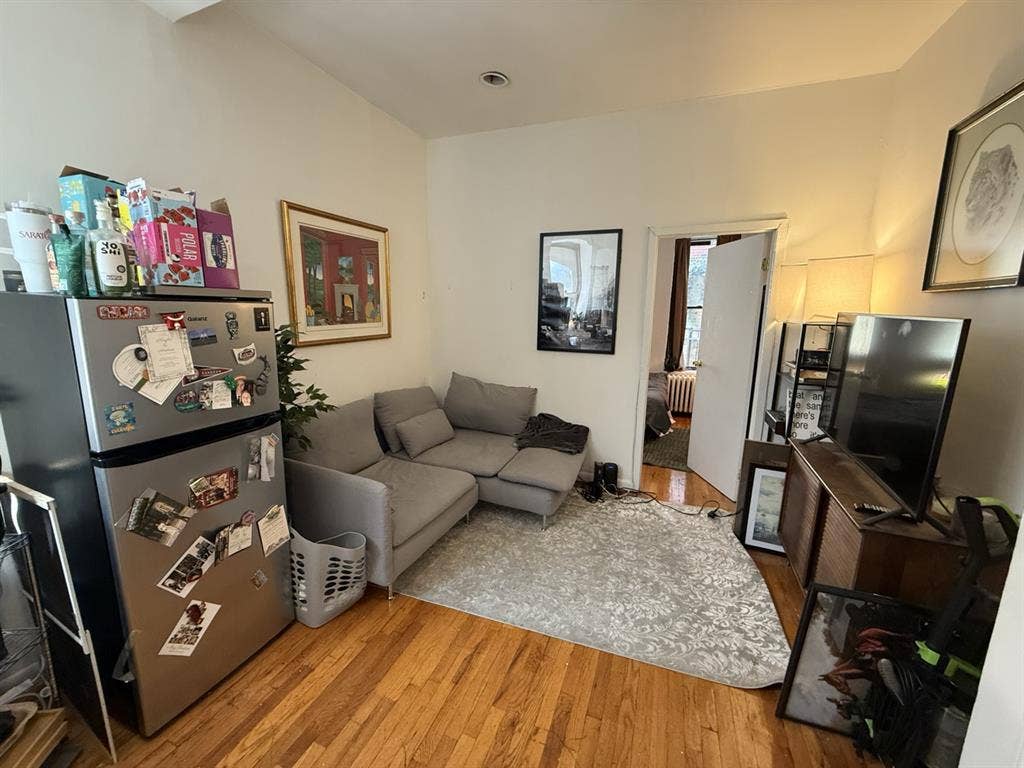One room in true 2 bed/1 bath in EV
