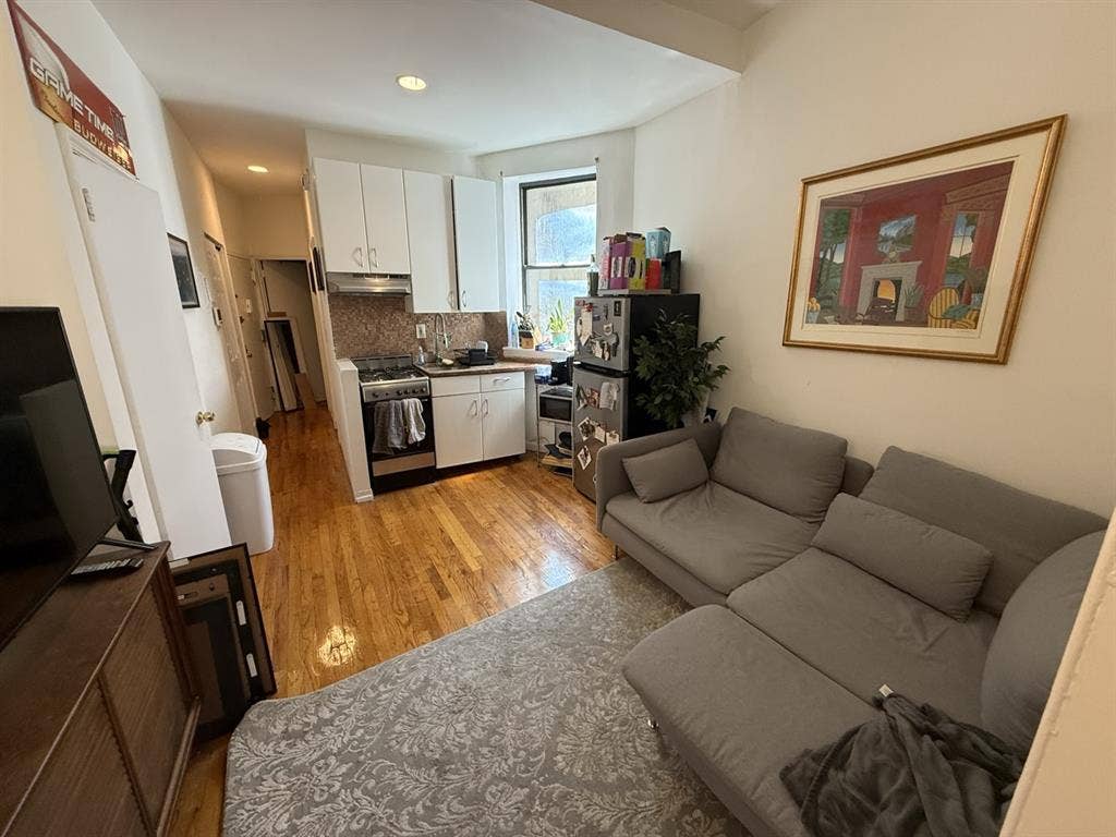 One room in true 2 bed/1 bath in EV