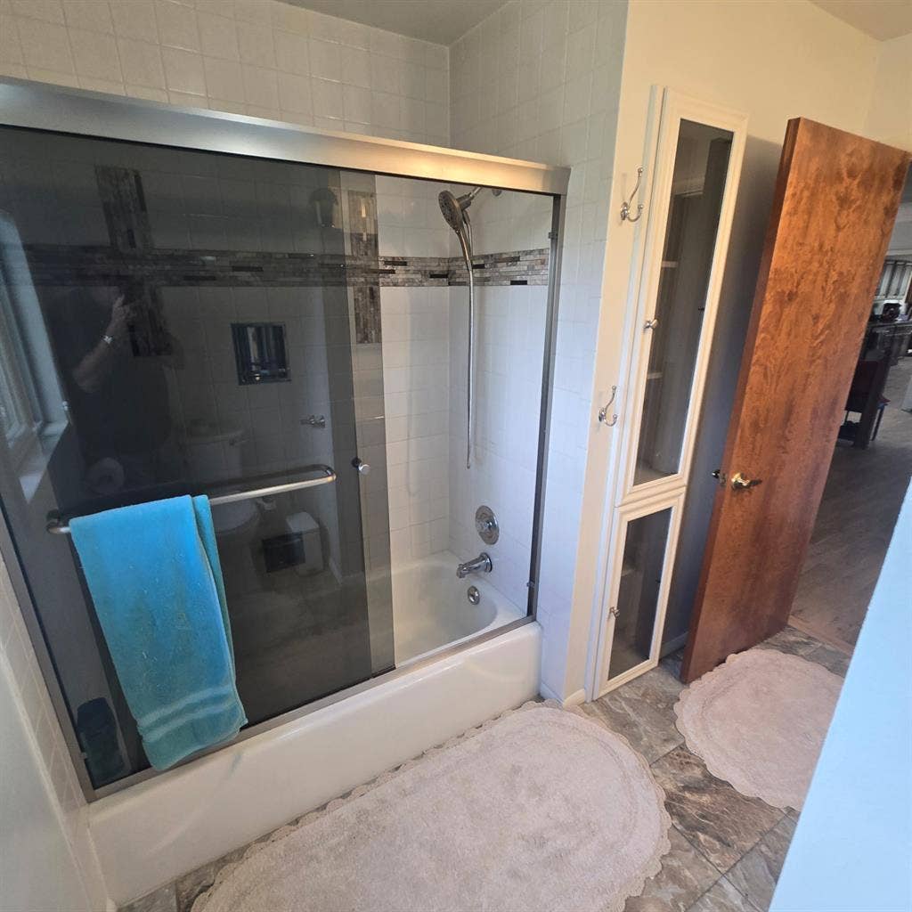 Unfurnished Upstairs Room for Rent