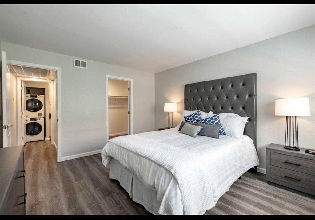 1 room available with bathroom