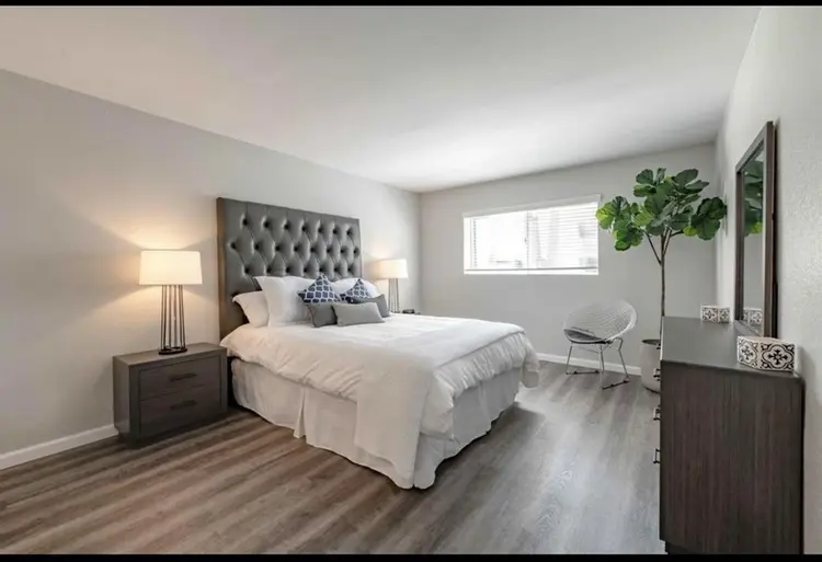 1 room available with bathroom