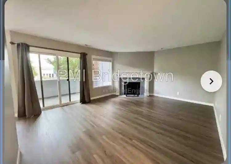2B 2BA Condo; dog friendly, Oct 1