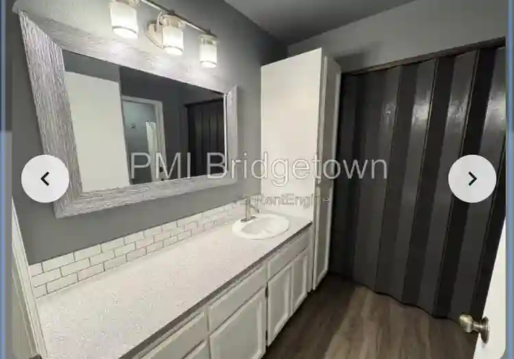 2B 2BA Condo; dog friendly, Oct 1