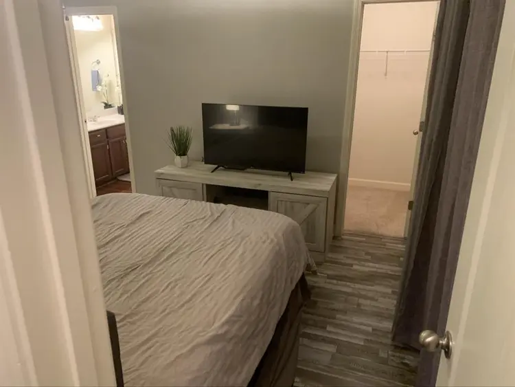 Master bedroom/Private Bath