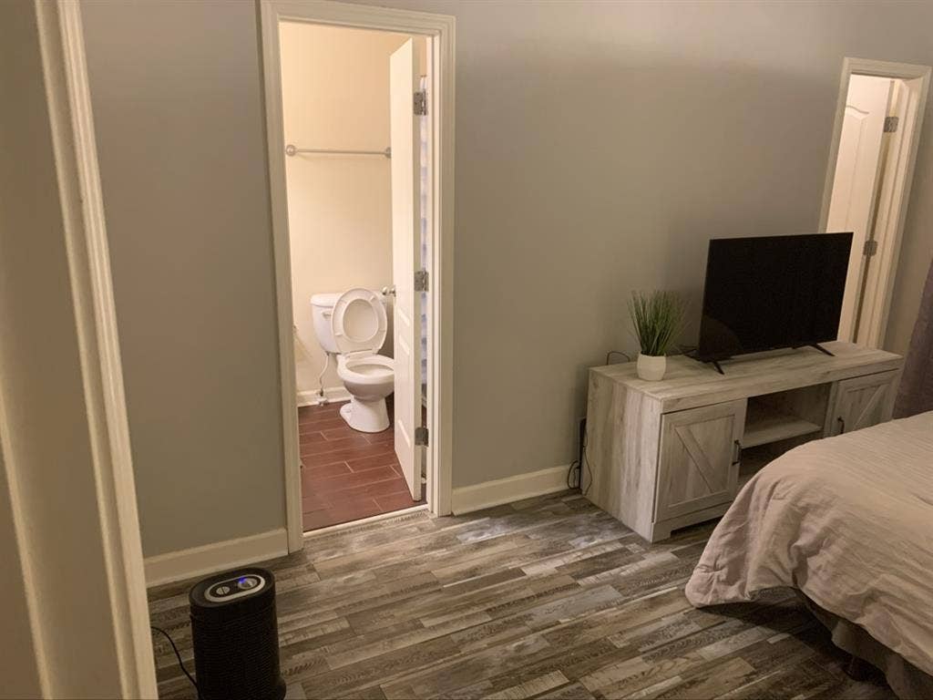 Master bedroom/Private Bath