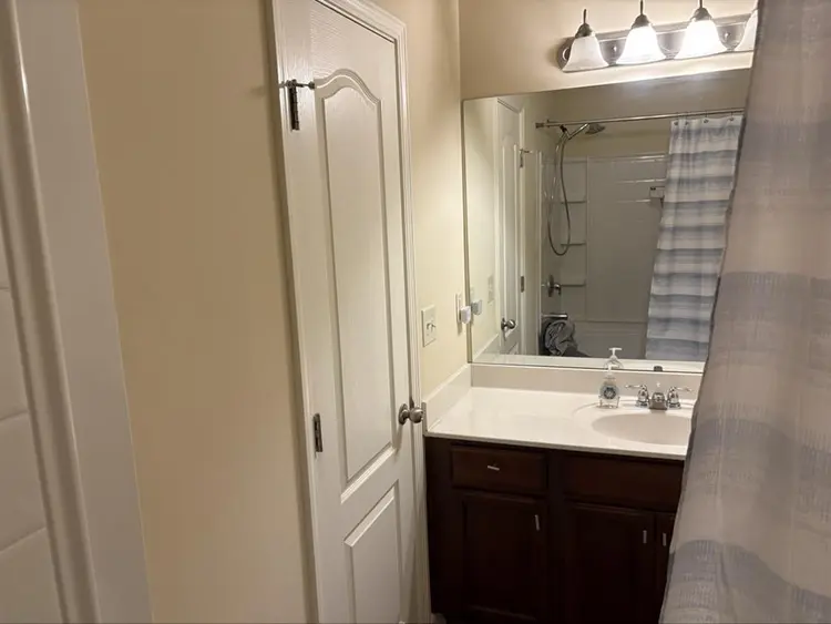Master bedroom/Private Bath