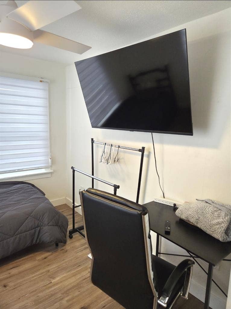 Furnished private room (flate rate)