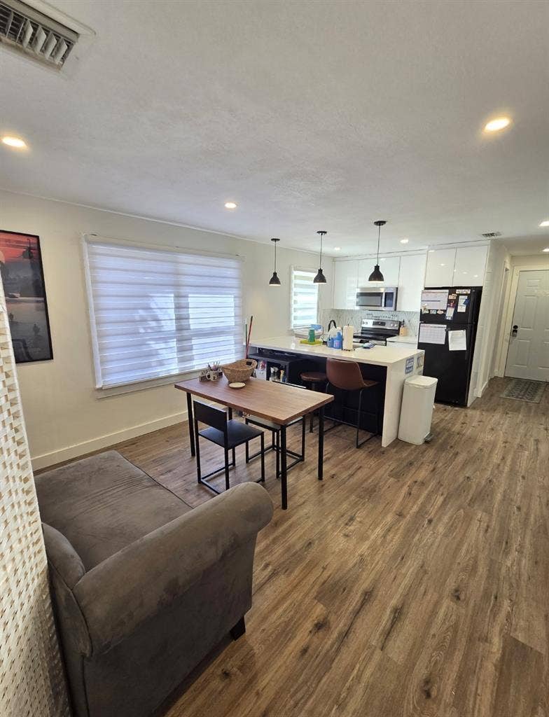 Furnished private room (flate rate)
