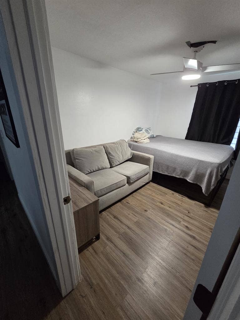 Furnished private room (flat rate)