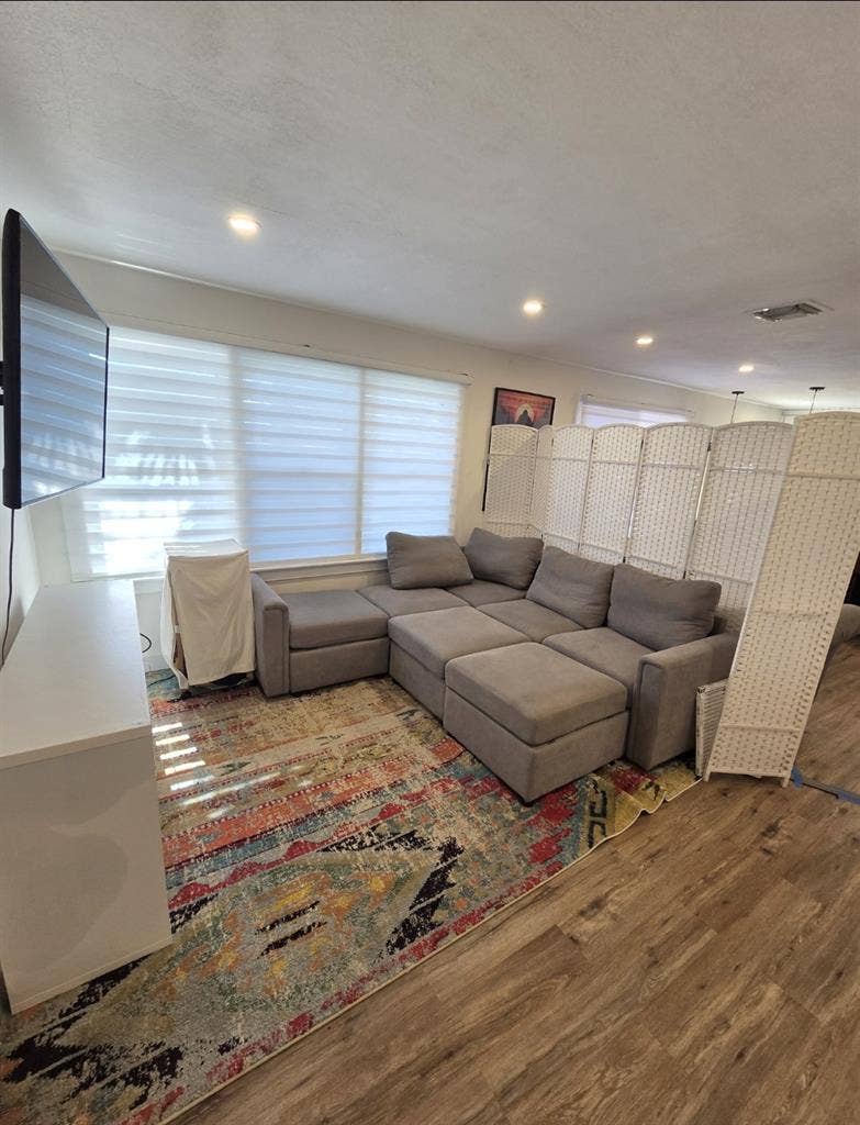 Furnished private room (flate rate)