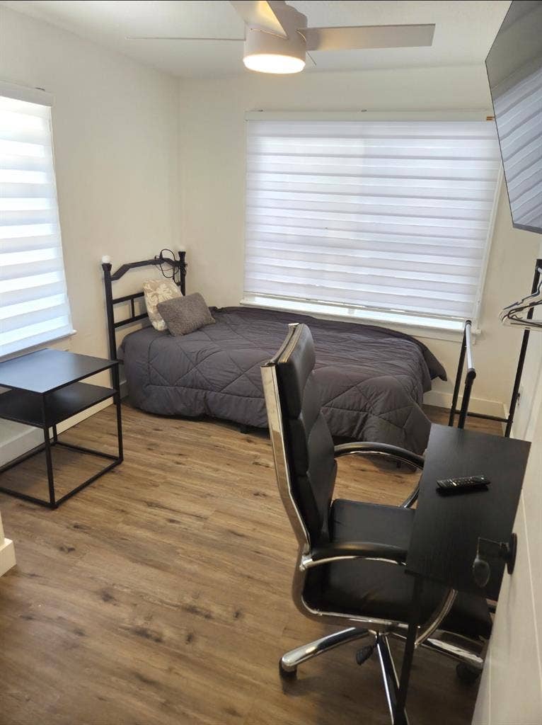 Furnished private room (flate rate)