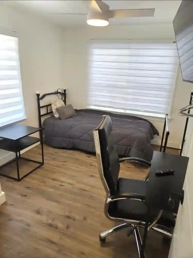 Furnished private room (flate rate)