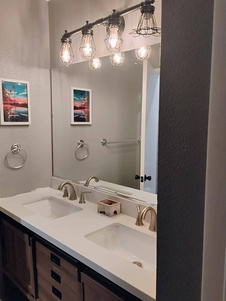 Master Bedroom With on Suite