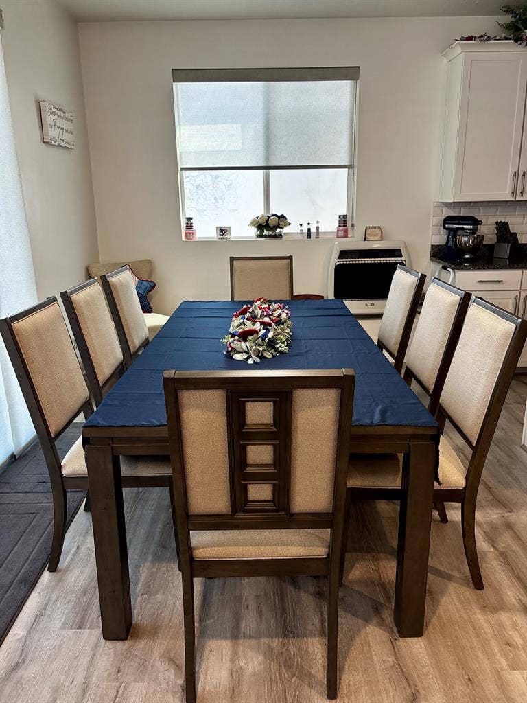1 bedroom w/ large walk-in closet