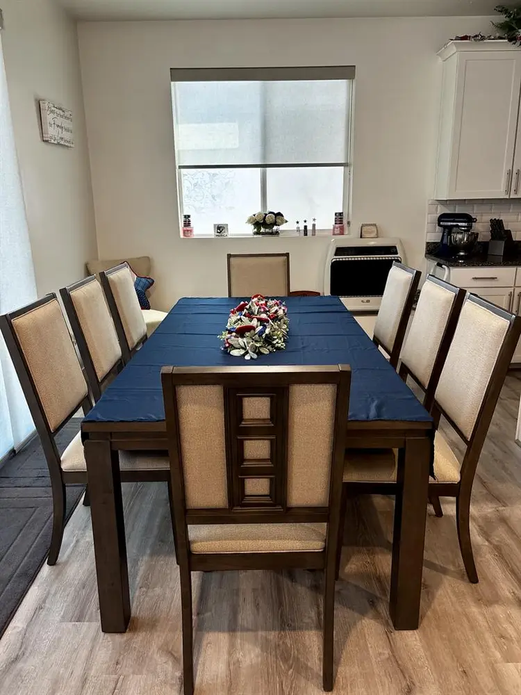 1 bedroom w/ large walk-in closet