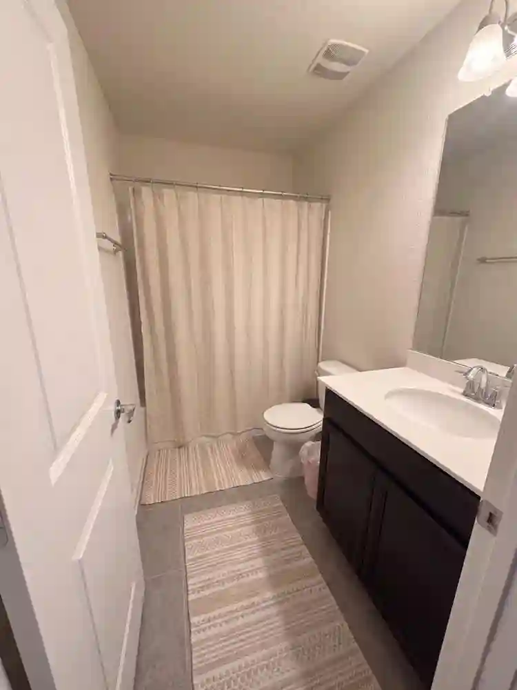 ISO a roommate! North Austin