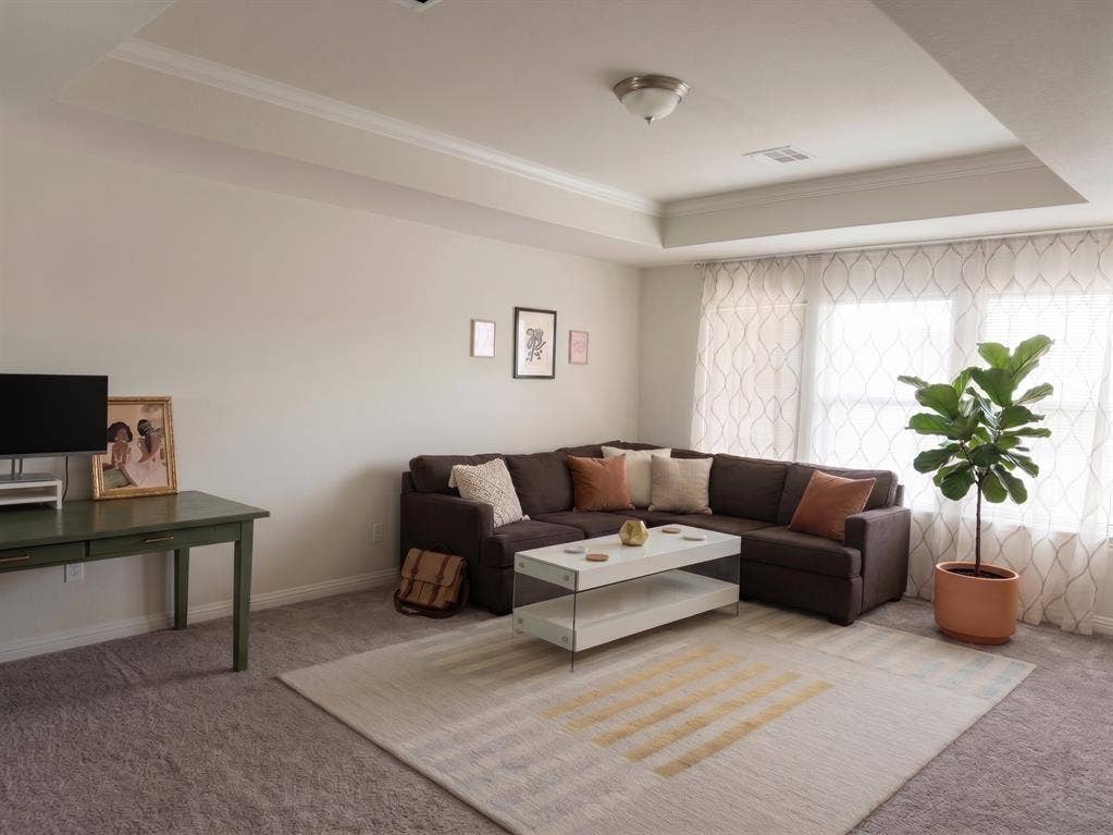ISO a roommate! North Austin