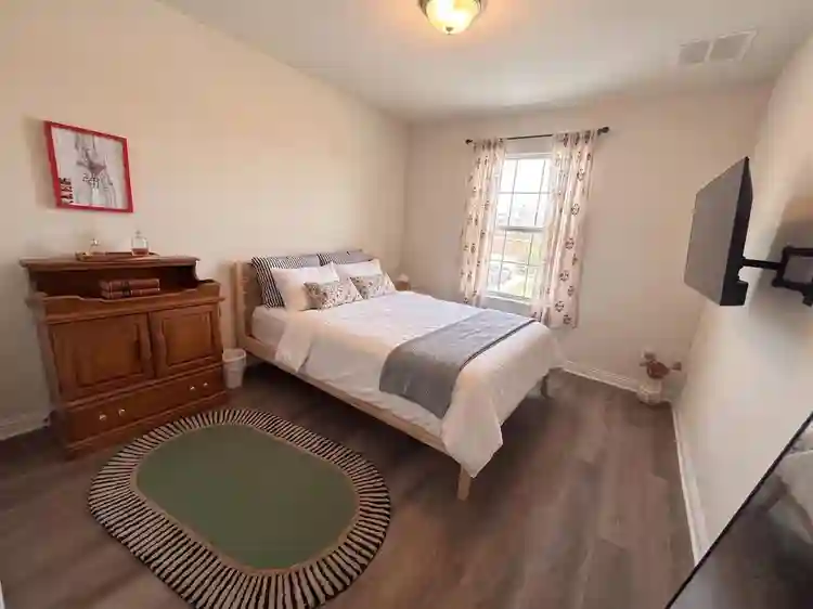 ISO a roommate! North Austin