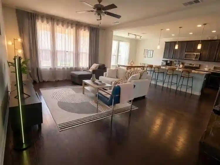 ISO a roommate! North Austin