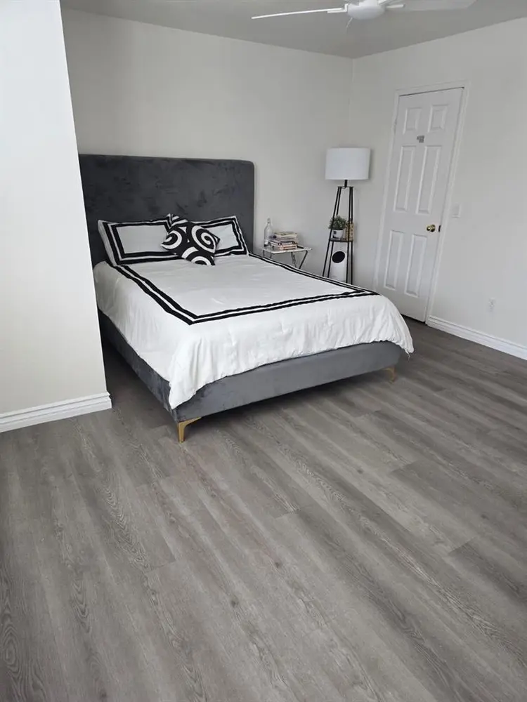 SPACIOUS ROOM + PRIVATE BATHROOM