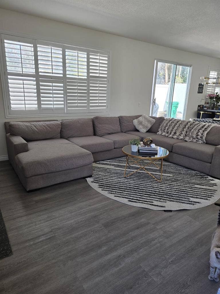 SPACIOUS ROOM + PRIVATE BATHROOM