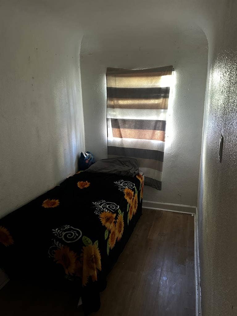 Small room for 1 person
