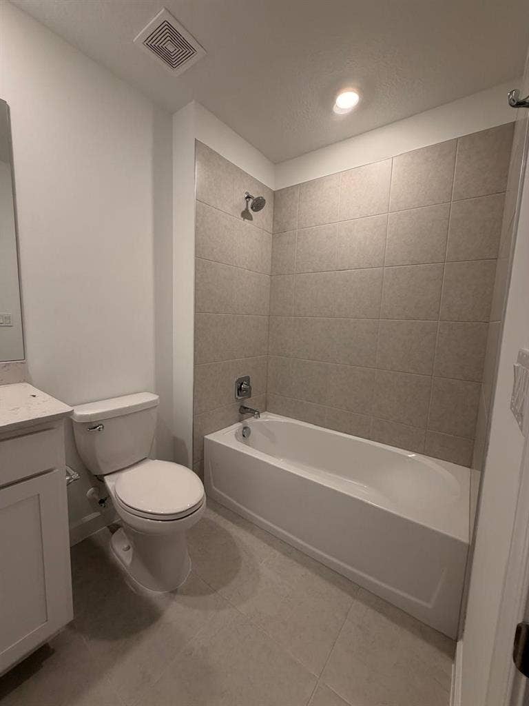 Room in Beautiful Gated Community