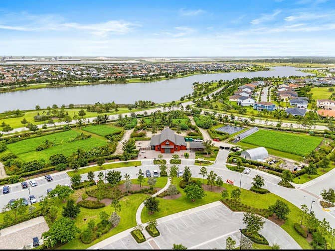 Room in Beautiful Gated Community