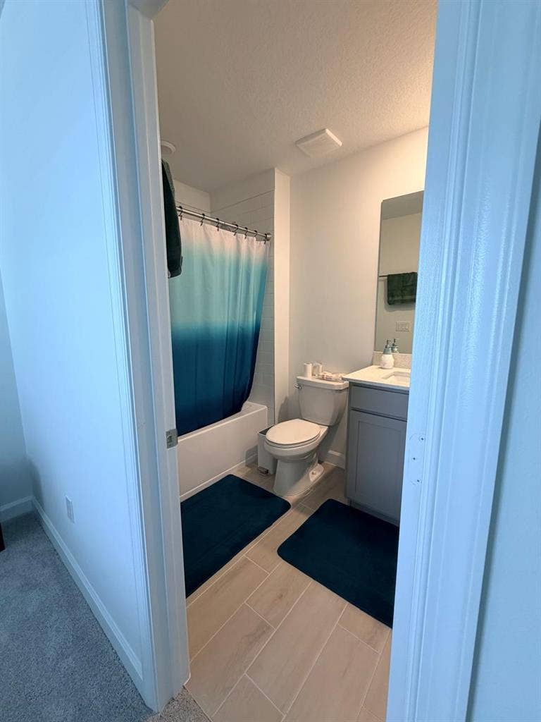 Room in Beautiful Gated Community