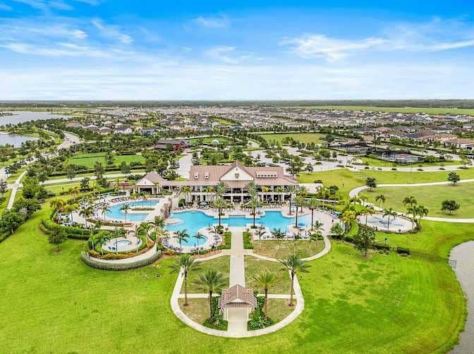 Room in Beautiful Gated Community
