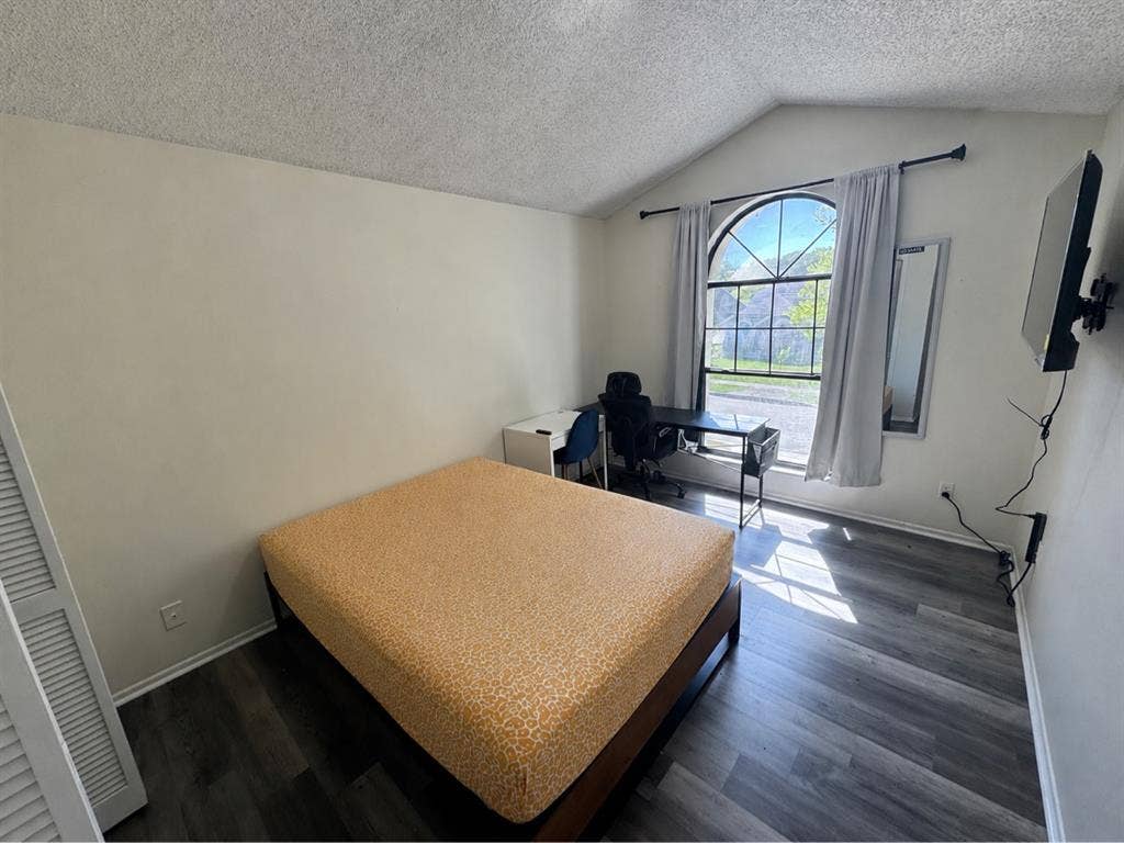 Fully Furnished Private Bedroomm