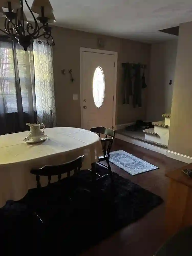Nice clean townhouse with nice room