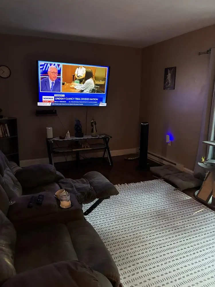 Nice clean townhouse with nice room