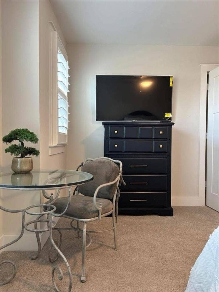 Furnished bedroom $ 850.00
