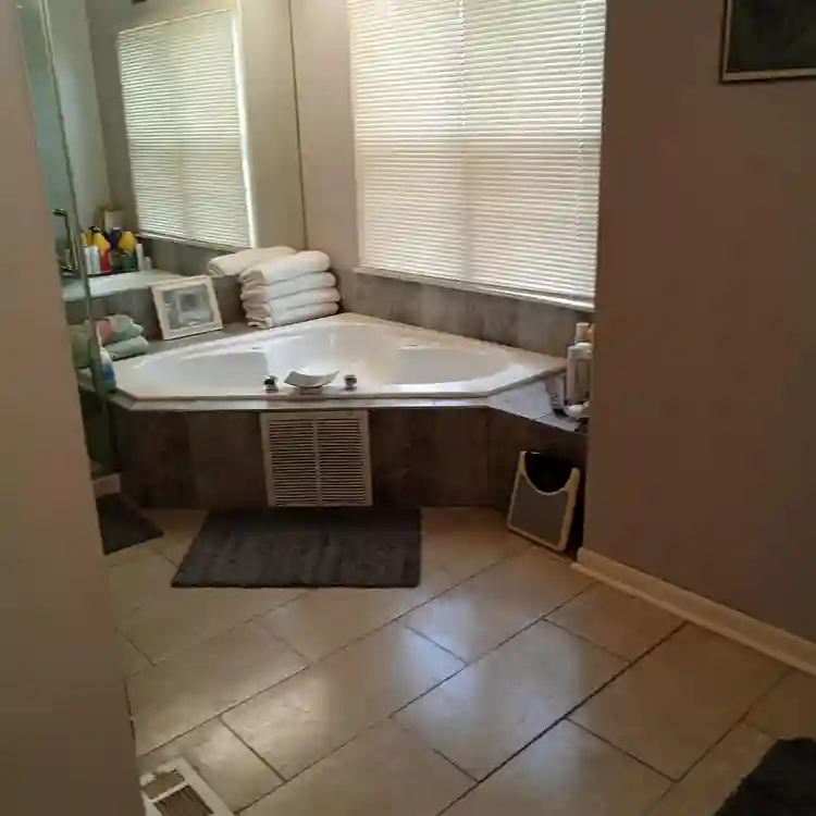 Private entrance spotless. Quiet.