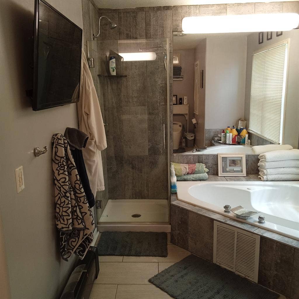 Private entrance spotless. Quiet.