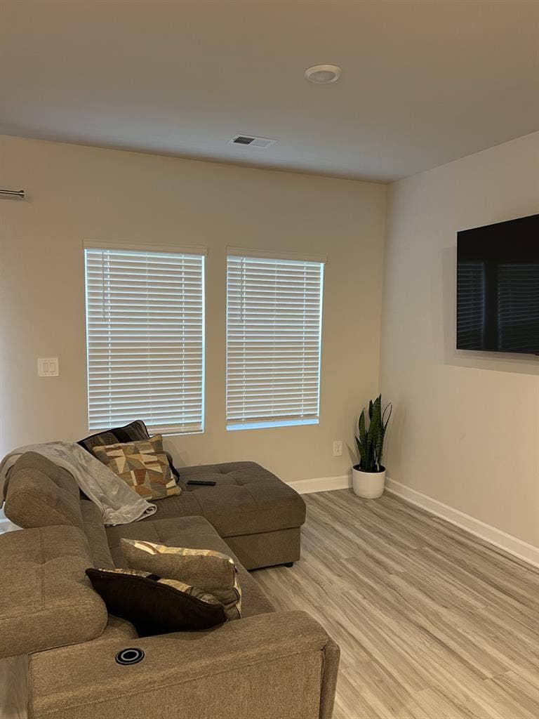 Room available now