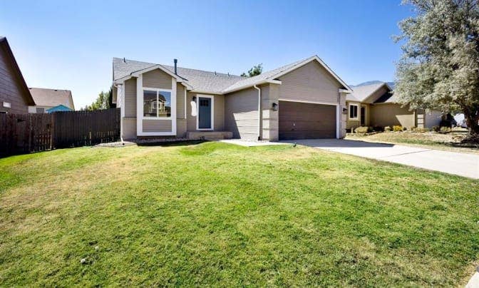Single room rental in 5B3B in home