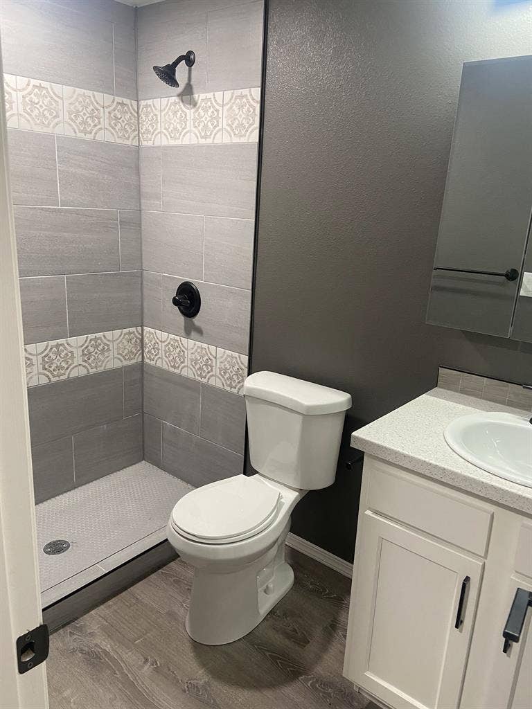 Single room rental in 5B3B in home