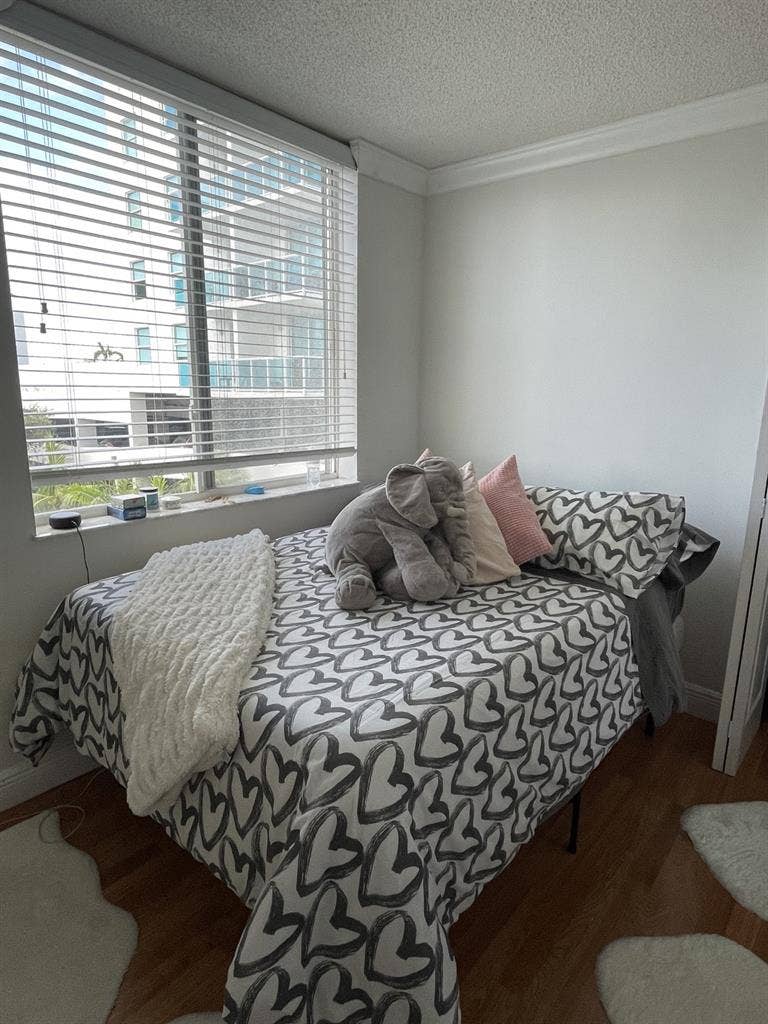$950 Private Bedroom in Brickell