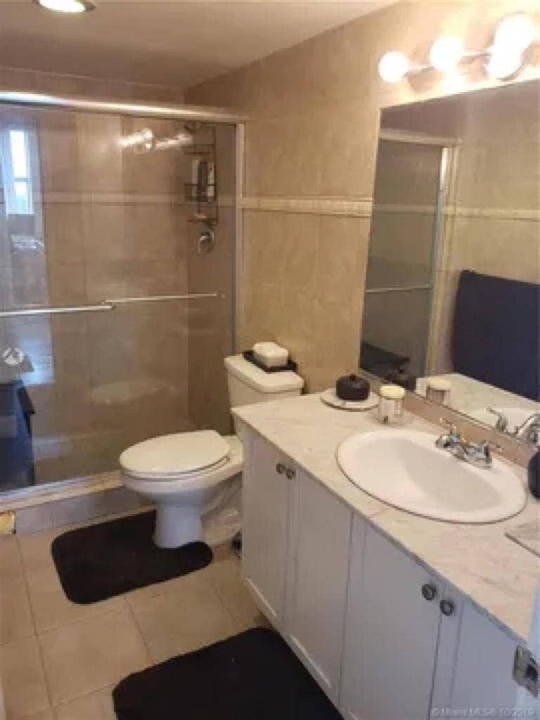 Female Roommate 50+