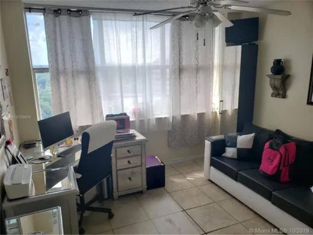 Female Roommate 50+