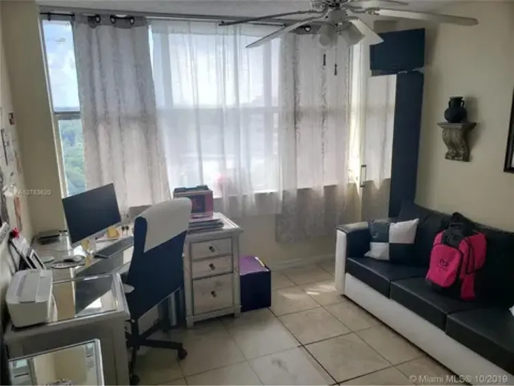 Female Roommate 50+