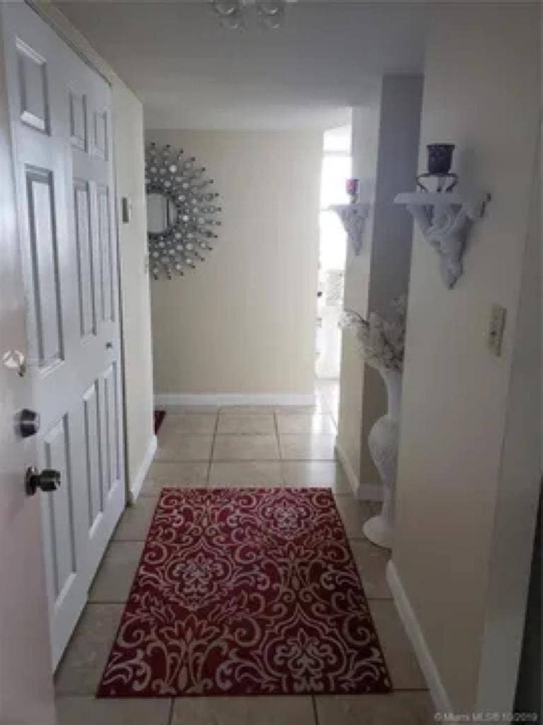 Female Roommate 50+