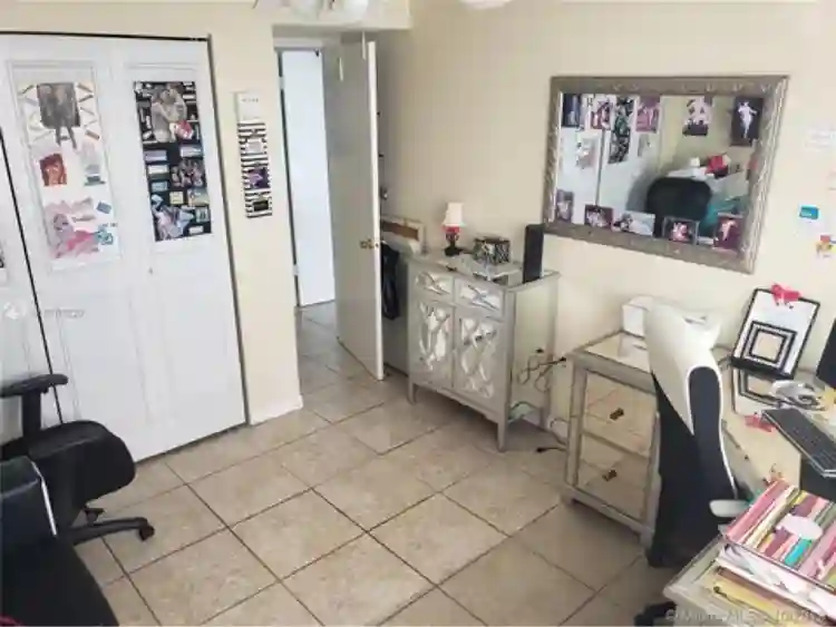 Female Roommate 50+