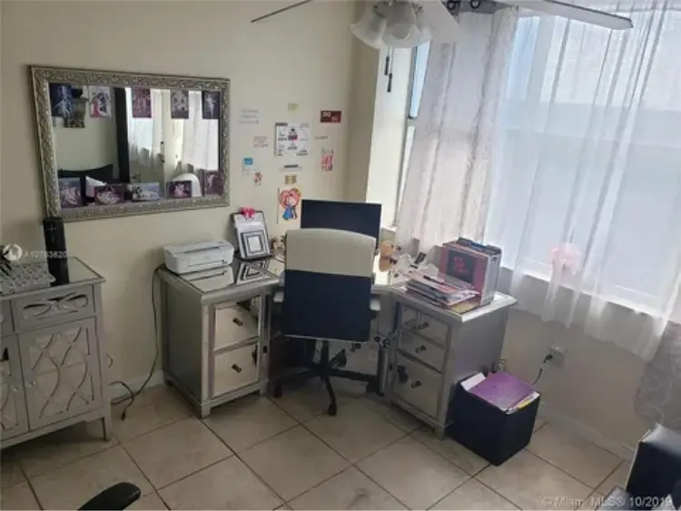 Female Roommate 50+