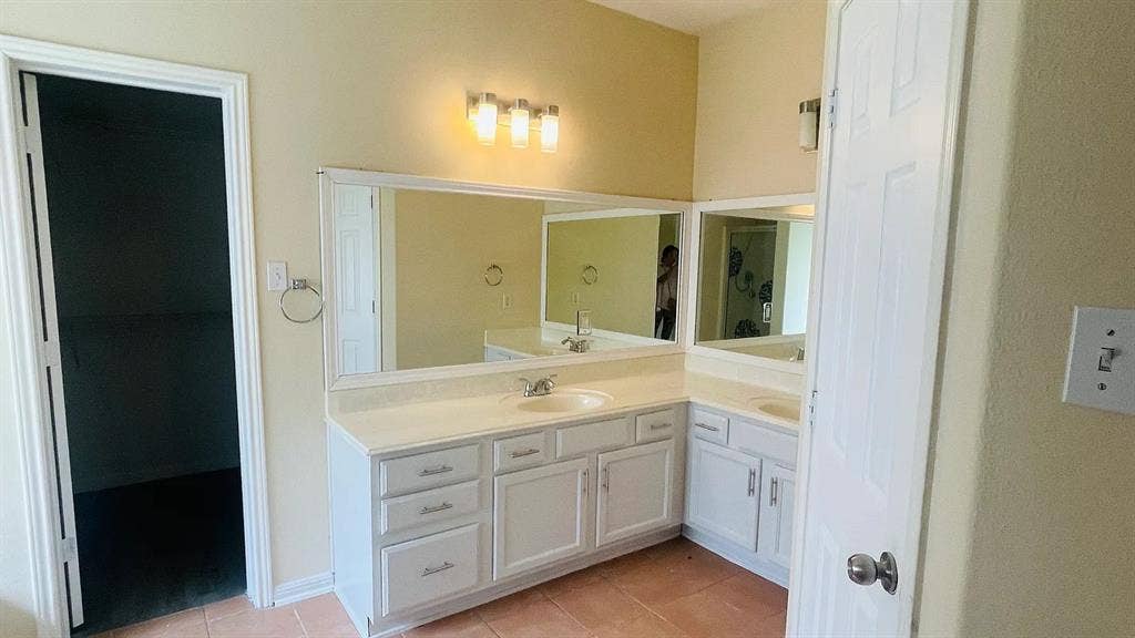 3 BR in Austin
